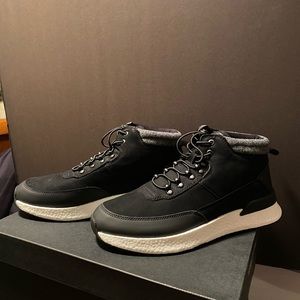 Kenneth Cole Life Lite Hiker